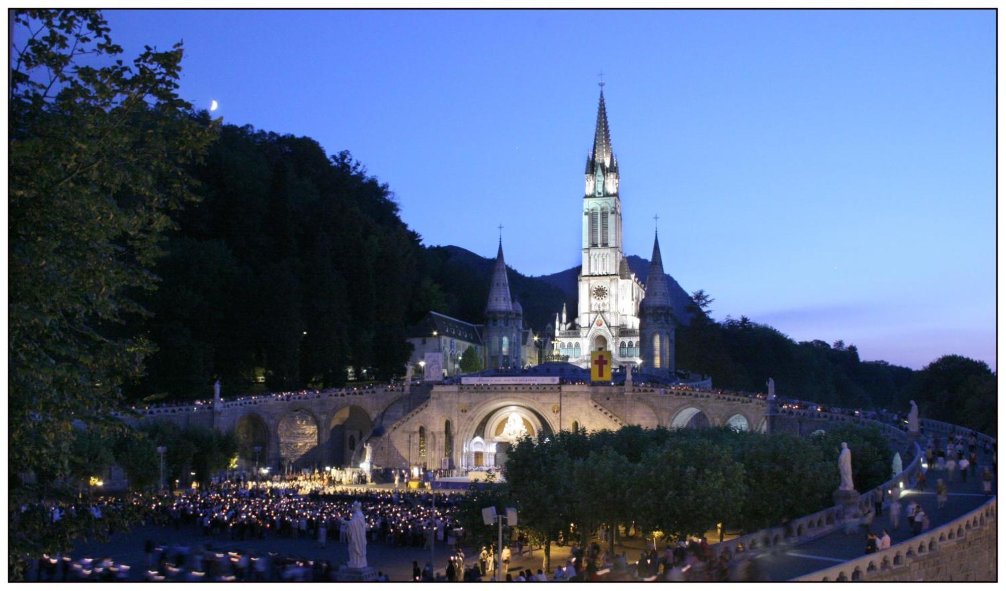 Отель Adonis Lourdes - Notre Dame De La Sarte Экстерьер фото